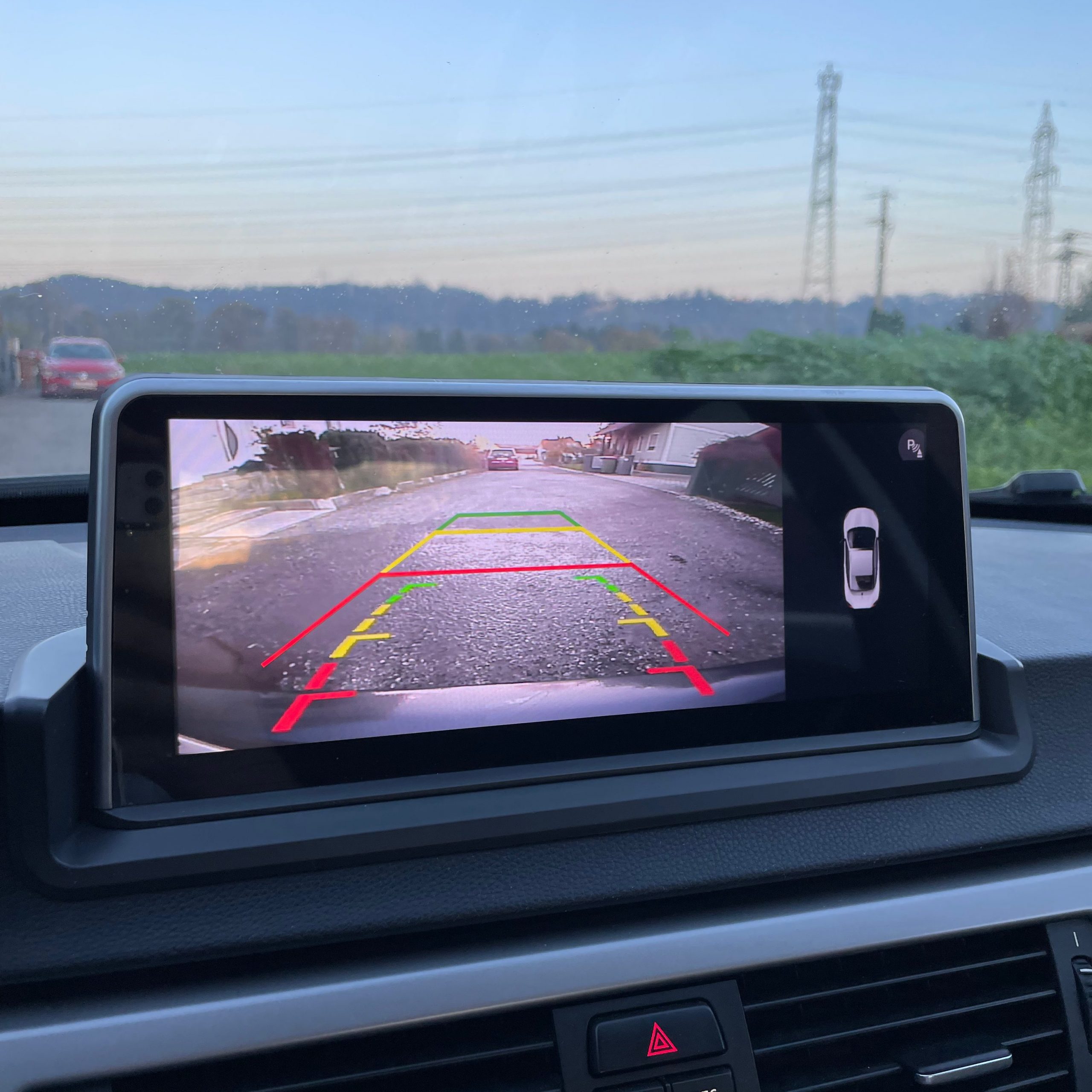 Ein Bild von einer Rückfahrkamera in einem BMW